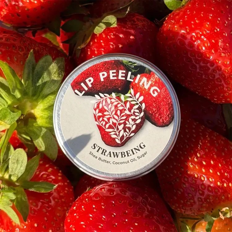 lip-peeling-strawberry-2.webp