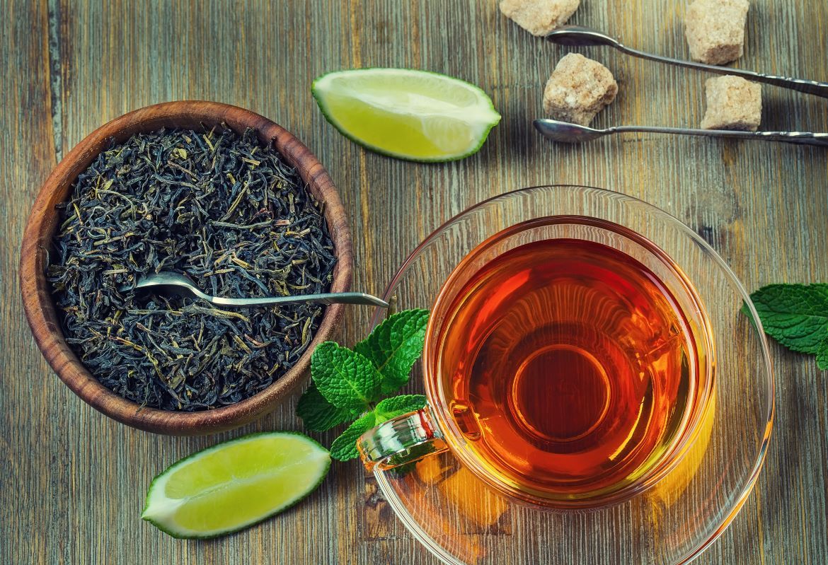 Jak najlepiej wykorzystać właściwości czarnej herbaty?